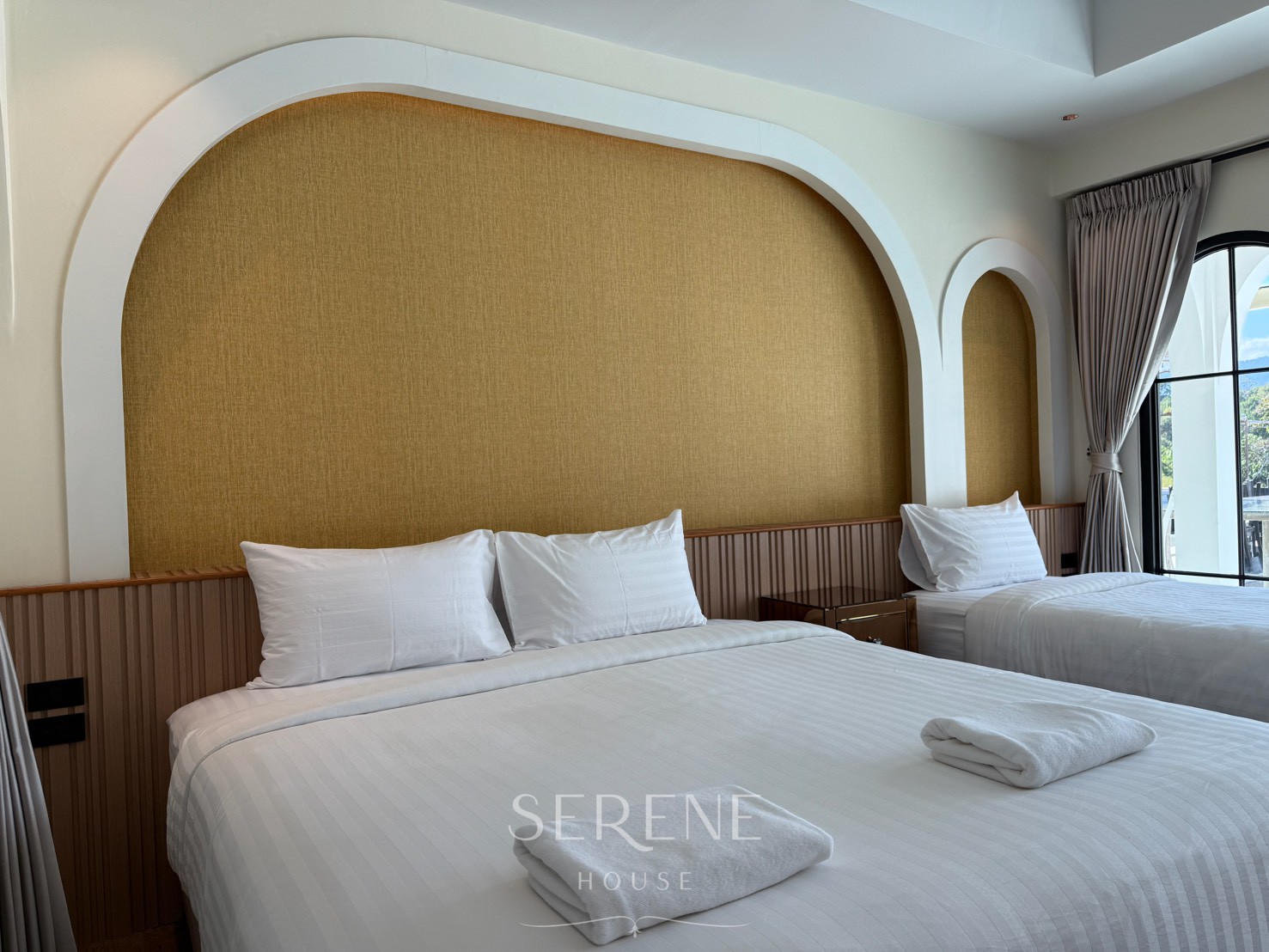 LINE_ALBUM_Serene house_251203_14