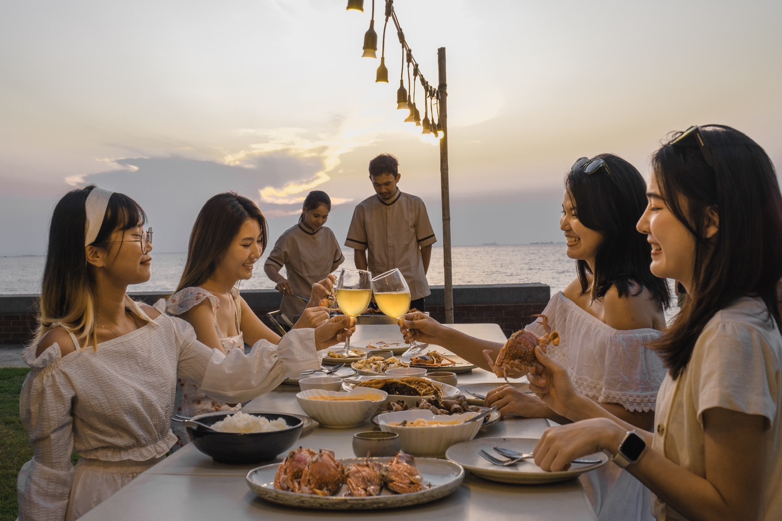 Sandbox beachfront villa พูลวิลล่าพัทยาติดทะเล บ้านพักพัทยา 3-4 ห้องนอน ที่พักพัทยา 10 คน