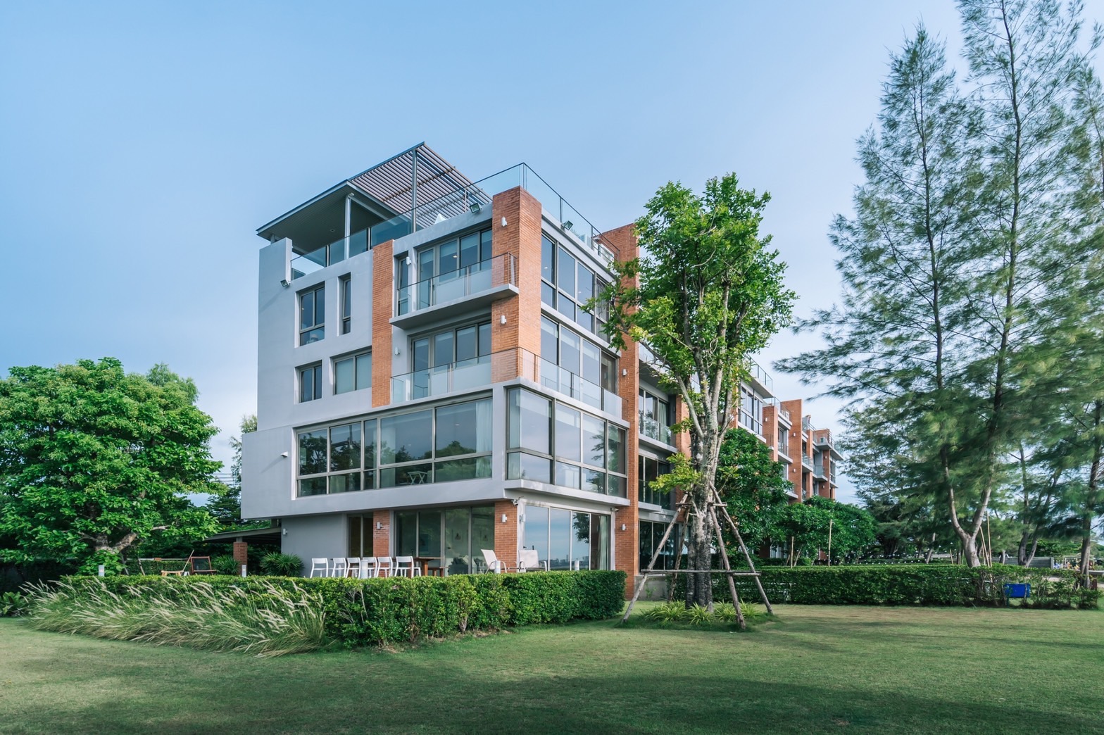 Sandbox beachfront villa พูลวิลล่าพัทยาติดทะเล บ้านพักพัทยา 3-4 ห้องนอน ที่พักพัทยา 10 คน