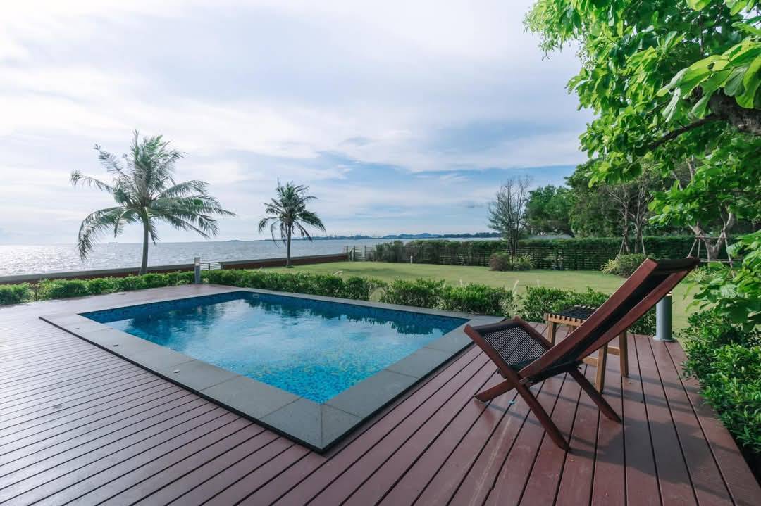 Sandbox beachfront villa พูลวิลล่าพัทยาติดทะเล บ้านพักพัทยา 3-4 ห้องนอน ที่พักพัทยา 10 คน
