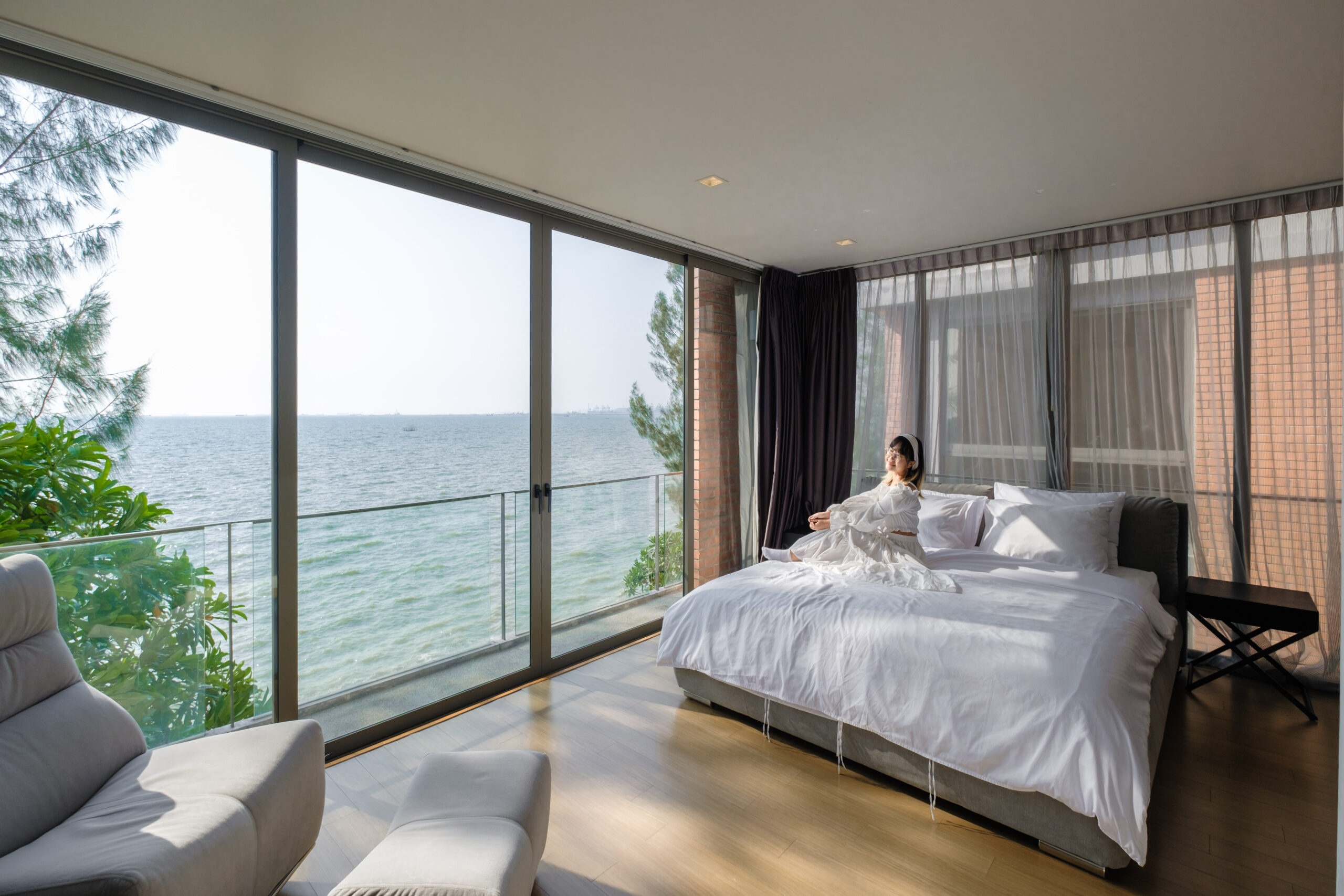 Sandbox beachfront villa พูลวิลล่าพัทยาติดทะเล บ้านพักพัทยา 3-4 ห้องนอน ที่พักพัทยา 10 คน